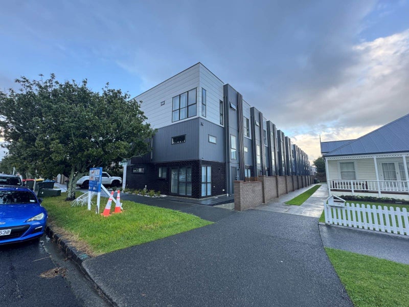 9/12 King Edward Avenue, Epsom, Auckland - Carousel 2