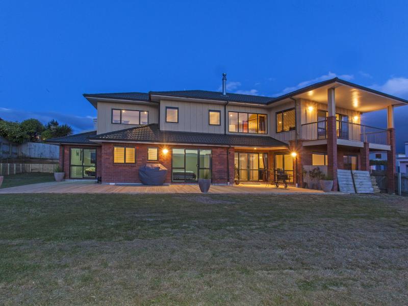 37 Arahiwi Grove, Tirohanga, Lower Hutt - Carousel 2