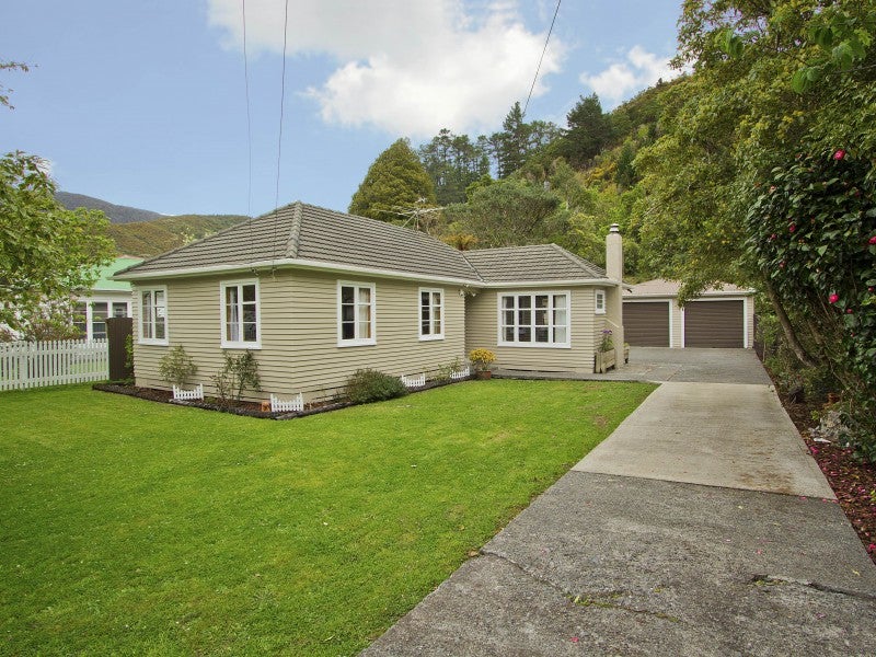 98 Hine Road, Wainuiomata, Lower Hutt - Carousel 1
