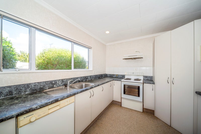 4 Massey Street, Westown, New Plymouth - Carousel 2