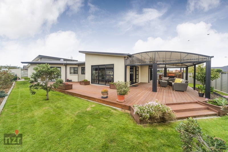 6 Trump Place, Kelvin Grove, Palmerston North - Carousel 1
