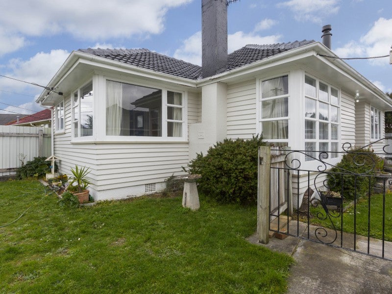 2/81 Thackeray Street, Trentham, Upper Hutt - Carousel 1