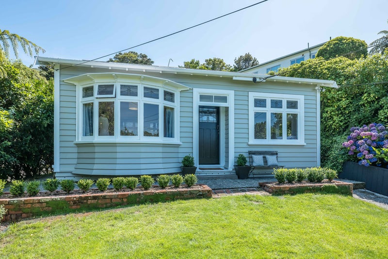 8 Orleans Street, Ngaio, Wellington - Carousel 1