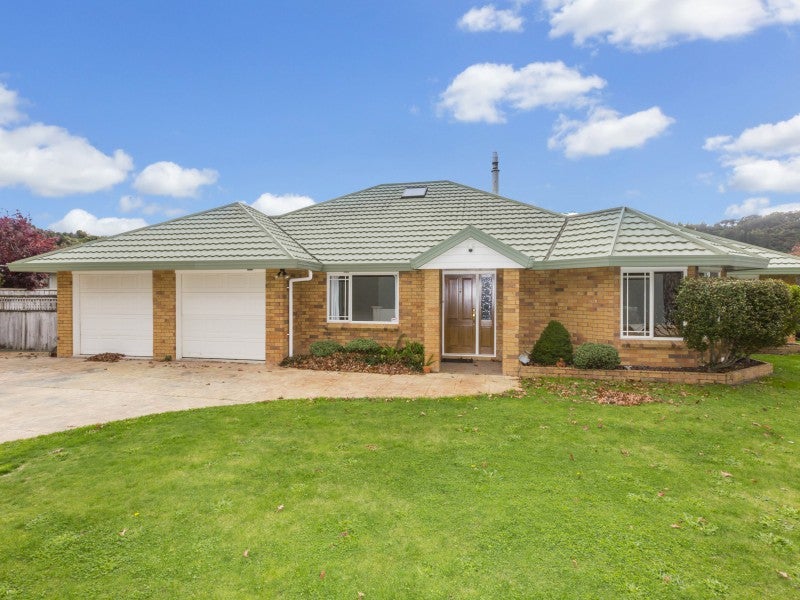 4 Emerald Hill Drive, Birchville, Upper Hutt - Carousel 2