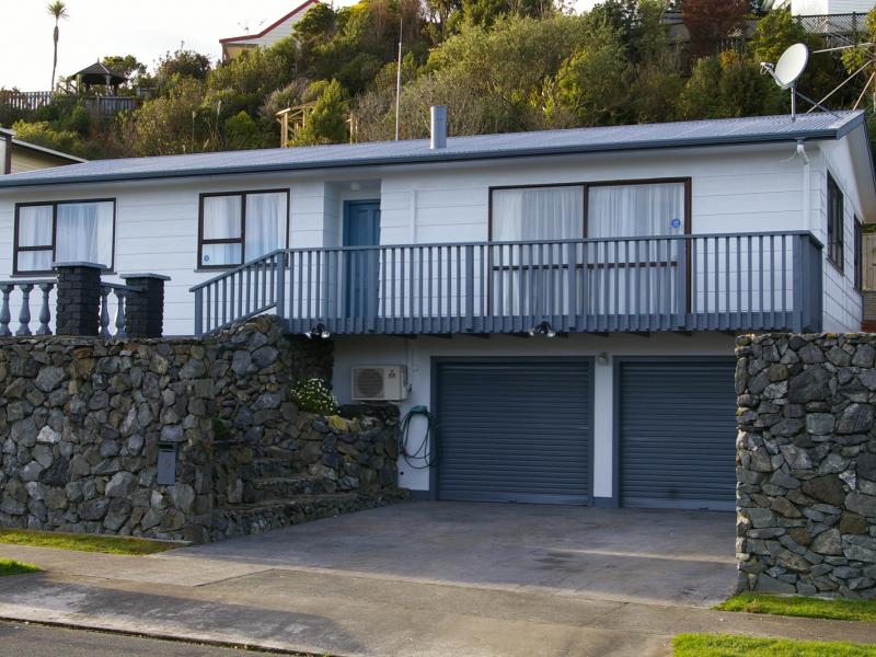 6 Tarras Grove, Kelson, Lower Hutt - Carousel 1