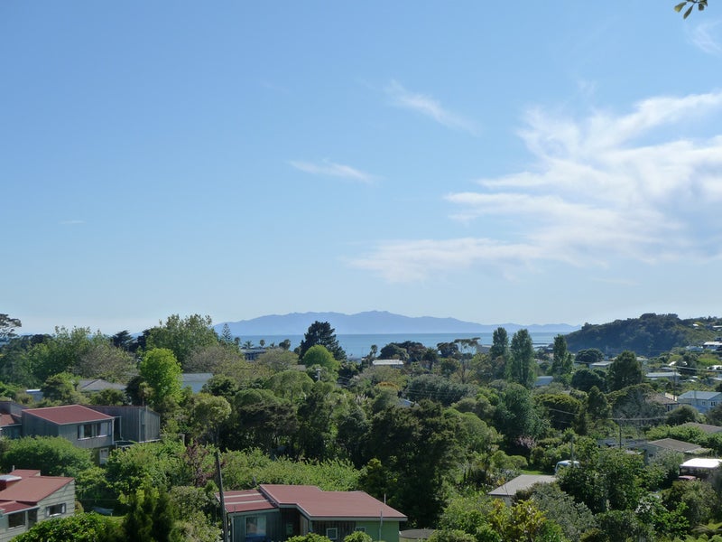 8 Huruhi Road, Oneroa, Waiheke Island - Carousel 1