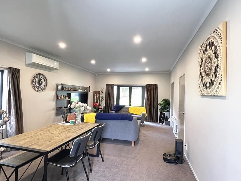 32 Tutuwhatu Crescent, Weymouth, Auckland - Carousel 2