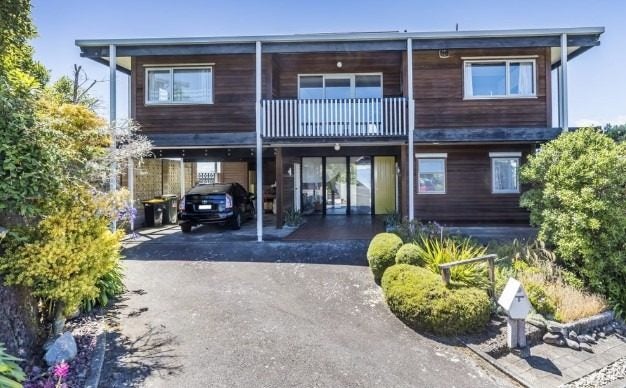 5 Mataroa Avenue, Northland, Wellington - Carousel 2