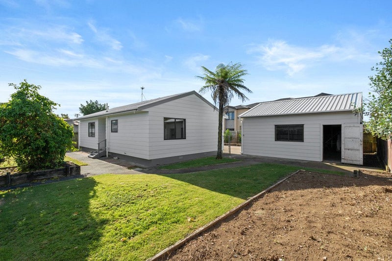2/4 Laurie Avenue, Papakura, Papakura - Carousel 2