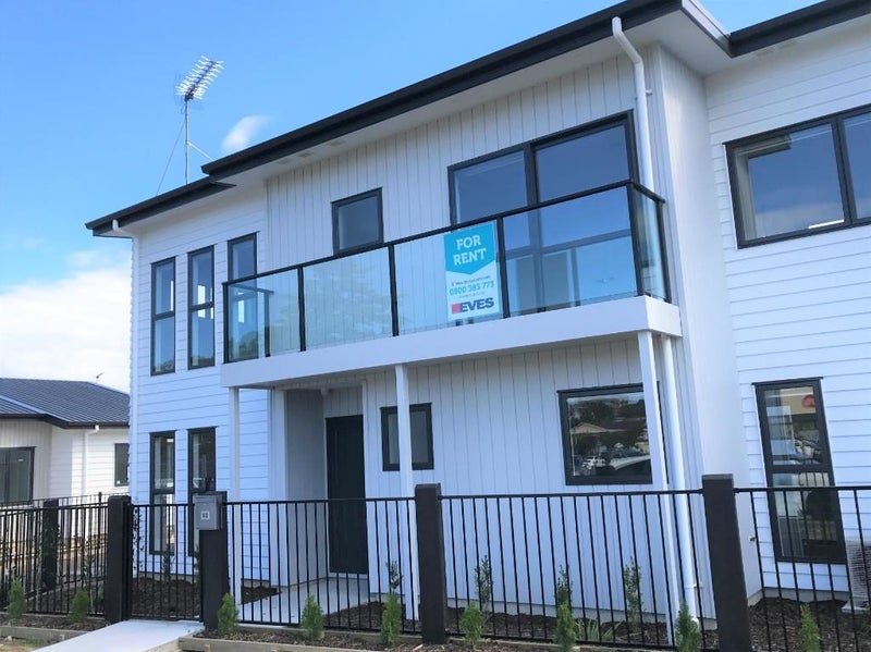 3/2 Lambert Court, Glenview, Hamilton - Carousel 1