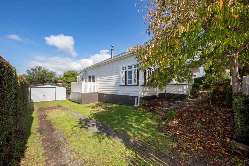 1 Applewood Drive, Henderson, Auckland - Carousel 19