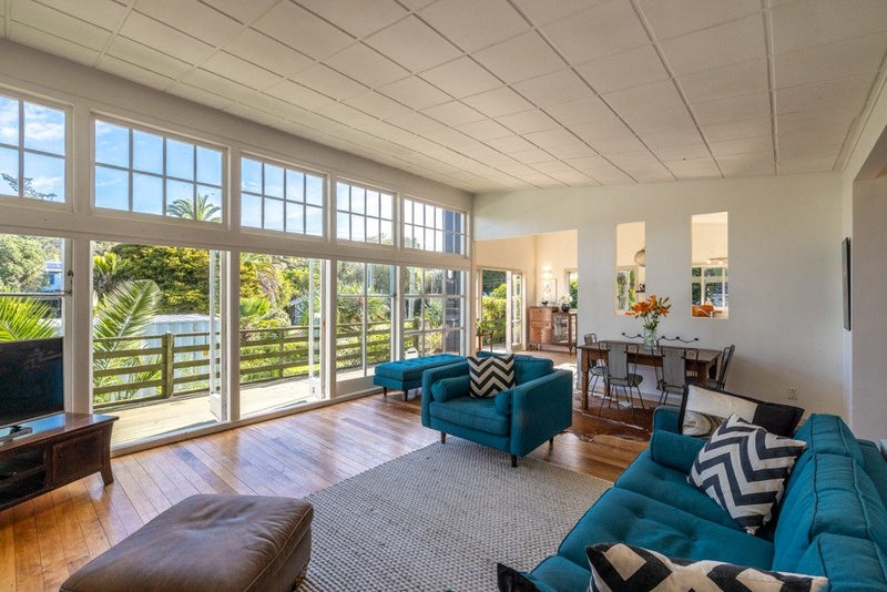 42 Tahatai Road, Oneroa, Waiheke Island - Carousel 1