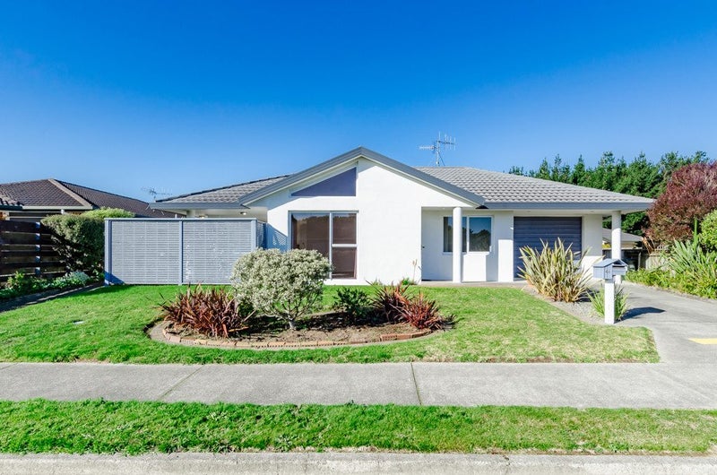 4A Cedar Drive, Paraparaumu Beach, Paraparaumu - Carousel 1