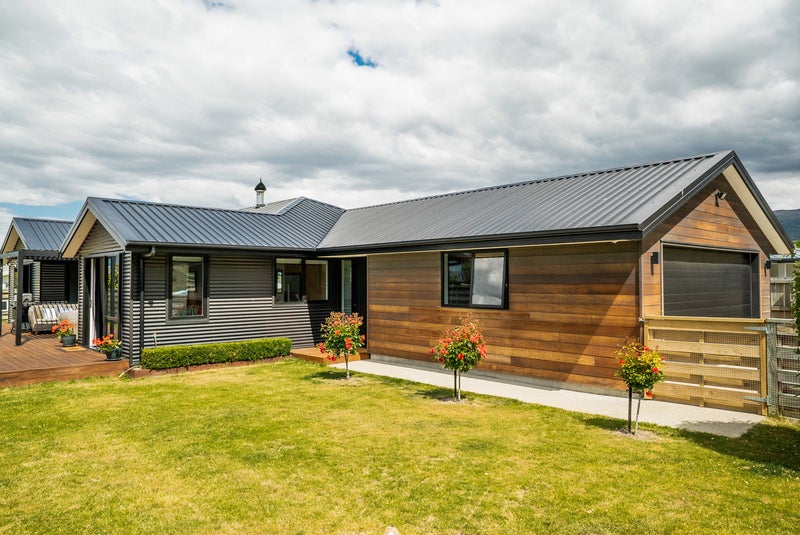 8 Quinnat Street, Albert Town, Wanaka - Carousel 1