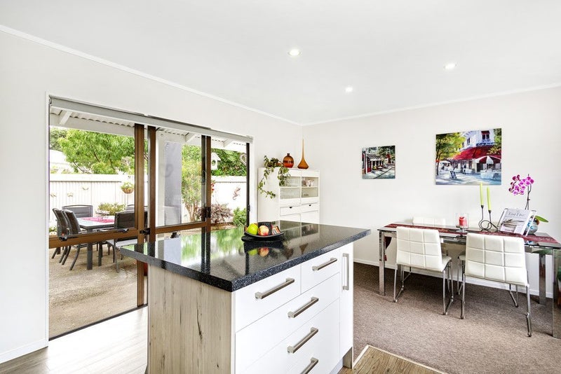 2/44 RANDWICK CRES, MOERA, LOWER HUTT - Carousel 1