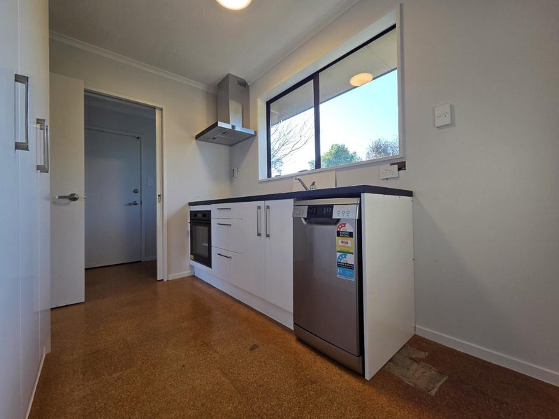 2/3 Pinehurst Crescent, Russley, Christchurch - Carousel 2