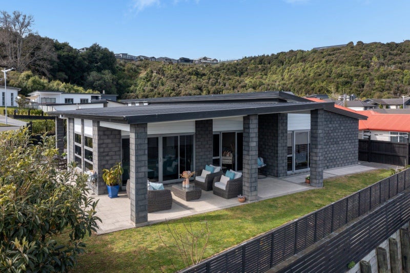 4 Rochfort Crescent, Pyes Pa, Tauranga - Carousel 2