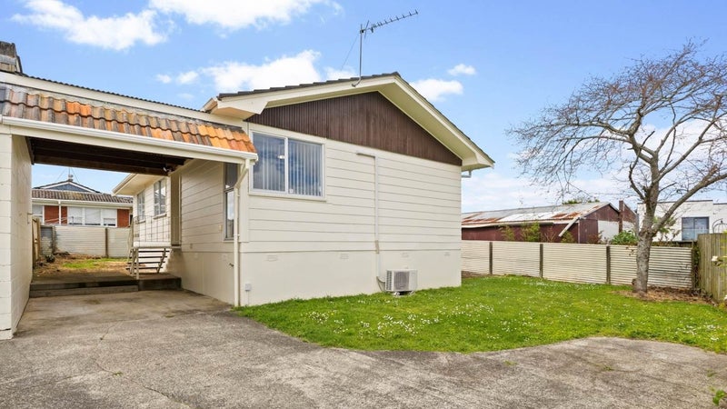 2/48 Archmillen Avenue, Pakuranga Heights, Auckland - Carousel 1