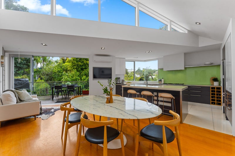 12B Parr Terrace, Castor Bay, Auckland - Carousel 1