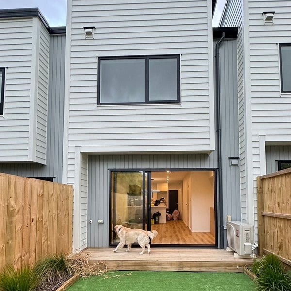 5/9 Flanshaw Road, Te Atatu South, Auckland - Carousel 1