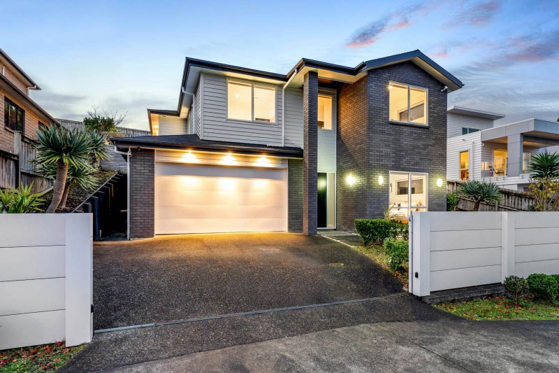 21 Bintulu Place, Fairview Heights, Auckland - Carousel 1