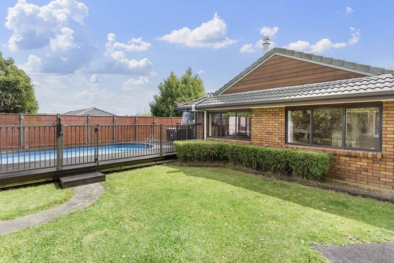 4 Carriage Close, Northpark, Auckland - Carousel 1