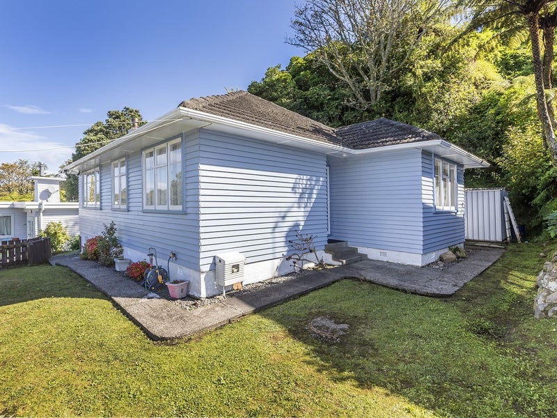 111 Newlands Road, Newlands, Wellington - Carousel 1