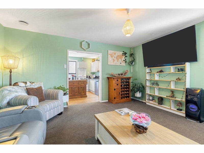 18 Digby Place, Bromley, Christchurch - Carousel 2