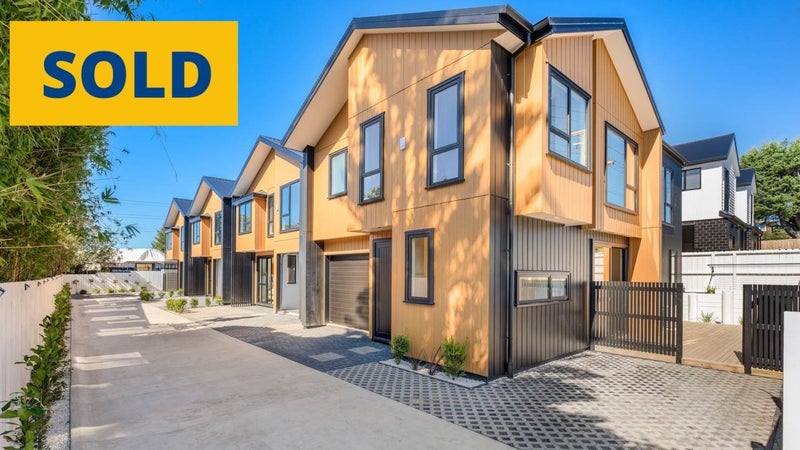 62 Royal View Road, Te Atatu South, Auckland - Carousel 1