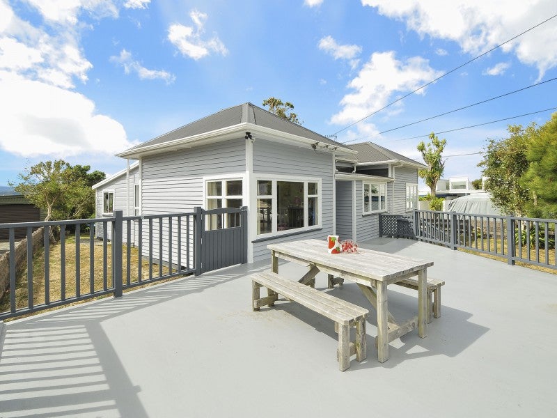 106 Korokoro Road, Korokoro, Lower Hutt - Carousel 1