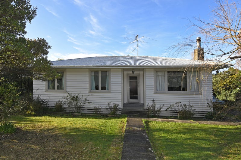 32 Johnston Street, Featherston - Carousel 1