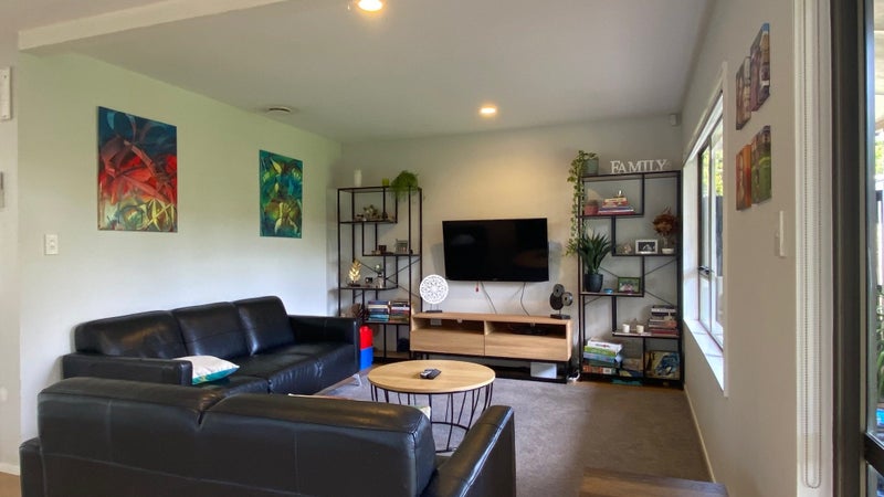 1/36 Cresta Avenue, Beach Haven, Auckland - Carousel 2