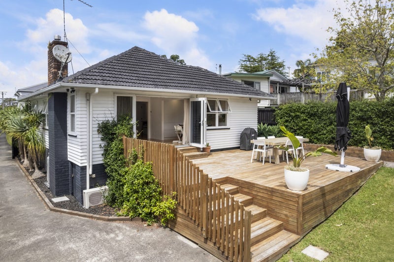 1/58 Totara Road, Te Atatu Peninsula, Auckland - Carousel 1