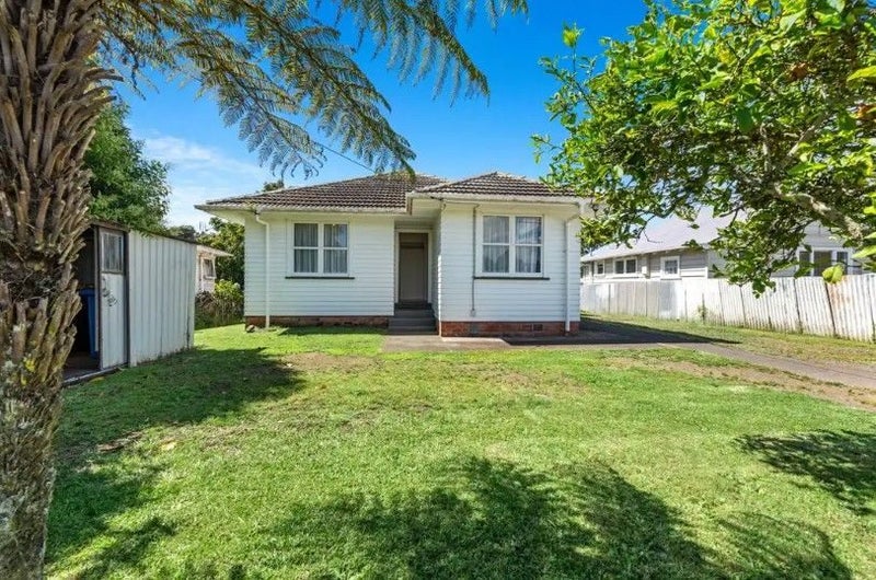 62 Waipani Road, Te Atatu Peninsula, Auckland - Carousel 1