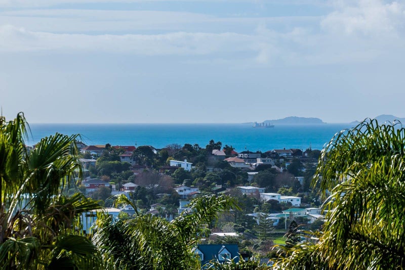 61 Penguin Drive, Murrays Bay, Auckland - Carousel 2