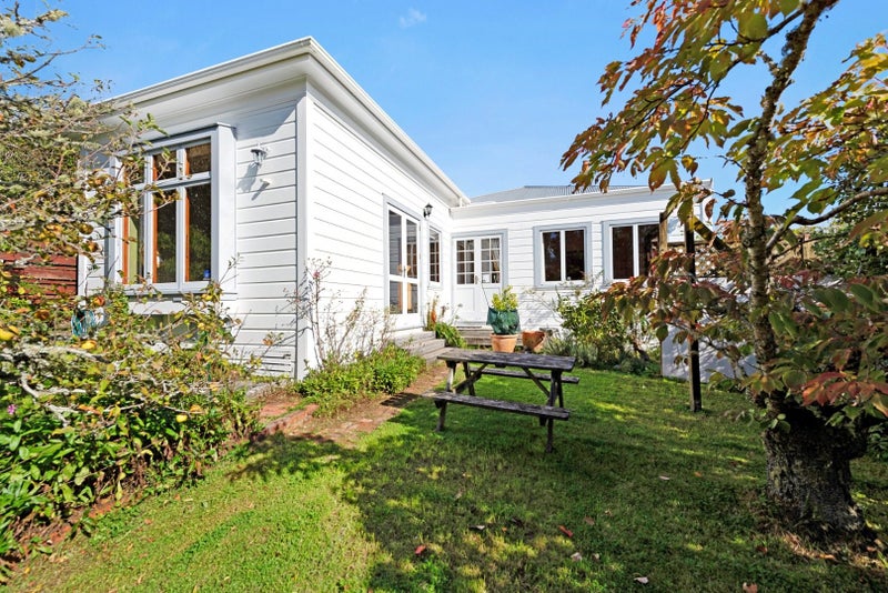 3 Harbour View Road, Northland, Wellington - Carousel 1