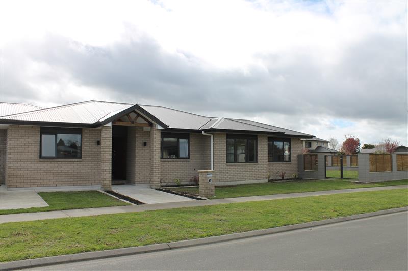 2 Beamish Street, Frimley, Hastings - Carousel 1