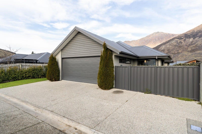8 Judge and Jury Drive, Lake Hayes, Queenstown - Carousel 1