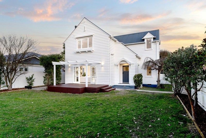 8 Bradshaw Terrace, Riccarton, Christchurch - Carousel 1