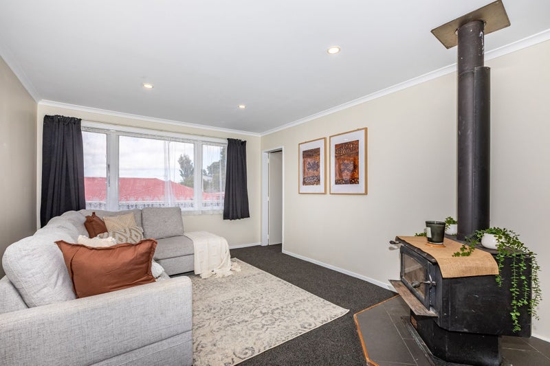 17 Sombrero View, Ascot Park, Porirua - Carousel 2