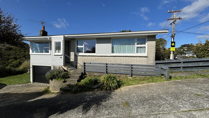 32 Mark Avenue, Paparangi, Wellington - Carousel 1