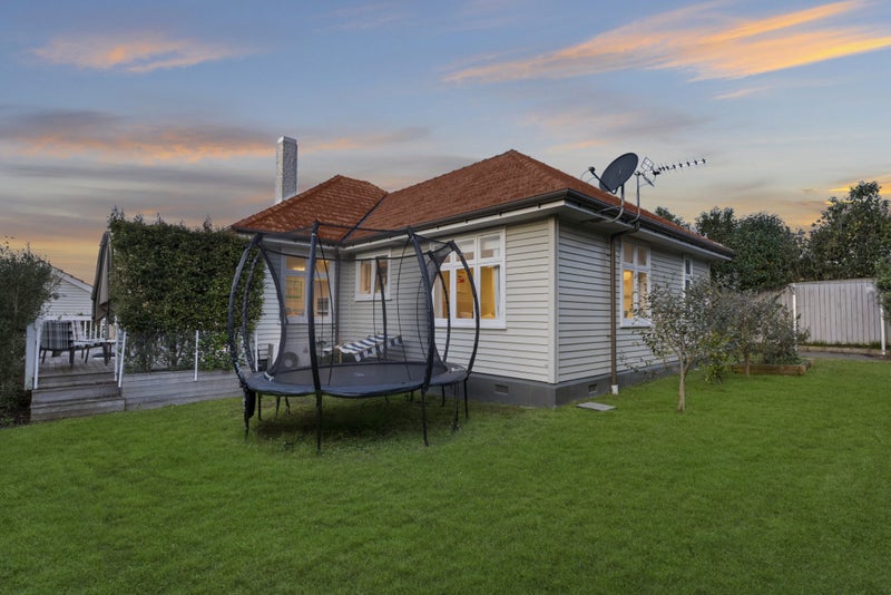 8 Sunderland Avenue, Hobsonville, Auckland - Carousel 14
