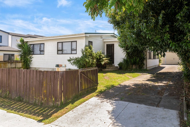 11 Graham Road, Conifer Grove, Takanini - Carousel 1
