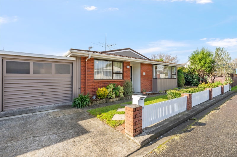 1/11 California Drive, Totara Park, Upper Hutt - Carousel 16
