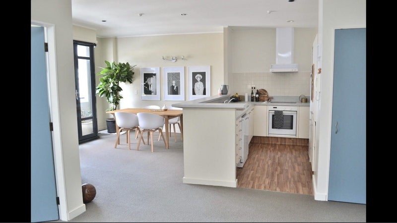 7C/16 Kent Terrace, Mount Victoria, Wellington - Carousel 1