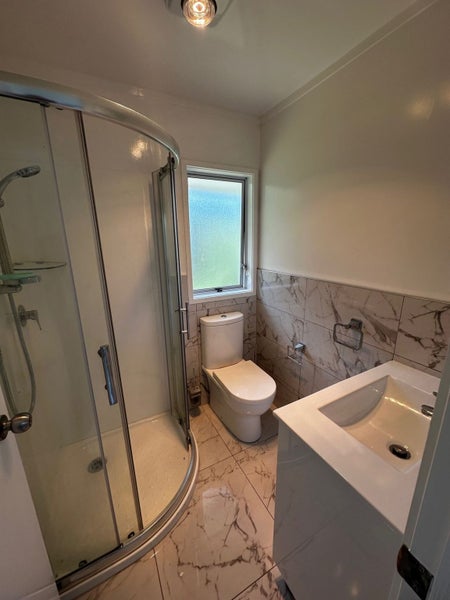 2/88 Aviemore Drive, Highland Park, Auckland - Carousel 13