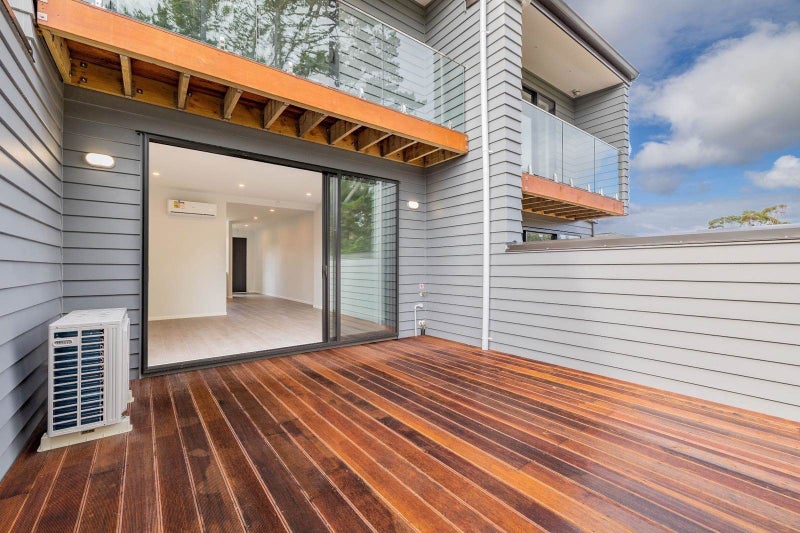 6/3 Kaimai Avenue, Massey, Auckland - Carousel 2