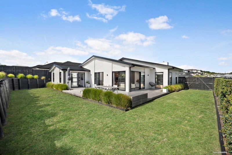 148 Eighth View Avenue, Beachlands, Auckland - Carousel 1