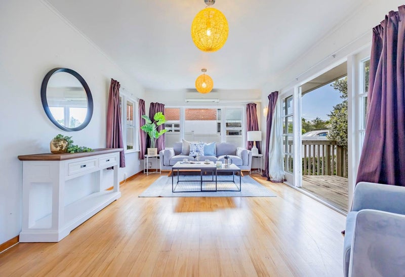 12 Barker Rise, Northcross, Auckland - Carousel 2