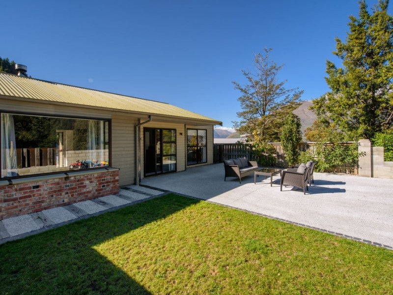 23 Williams Street, Sunshine Bay, Queenstown - Carousel 2